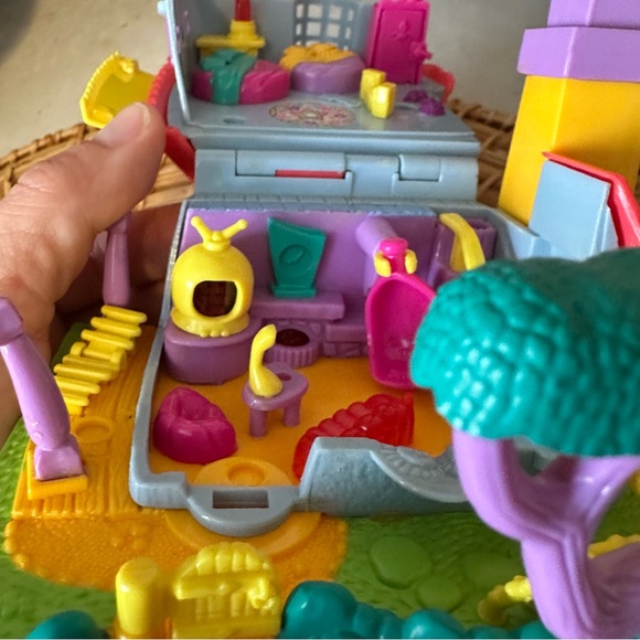 Vintage Polly Pocket Kitty House Play Set With Dolls Figures Complete - Picture 4 of 6